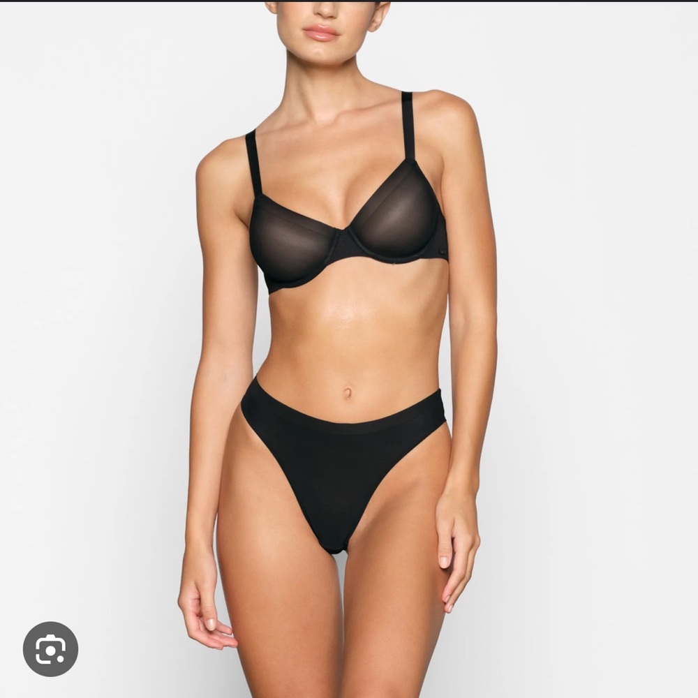 Skims molded unlined Demi bra